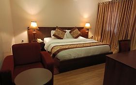 Grand Inn & Suites
